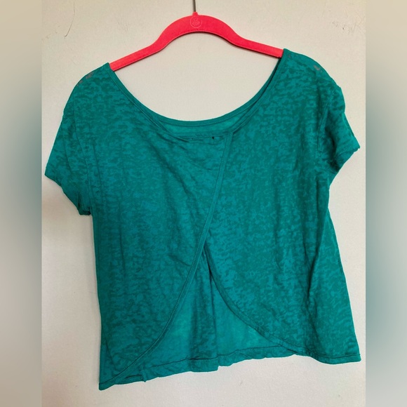 Nollie Semi-Sheer, Boxy Lightweight Crop Top - S - Picture 3 of 5